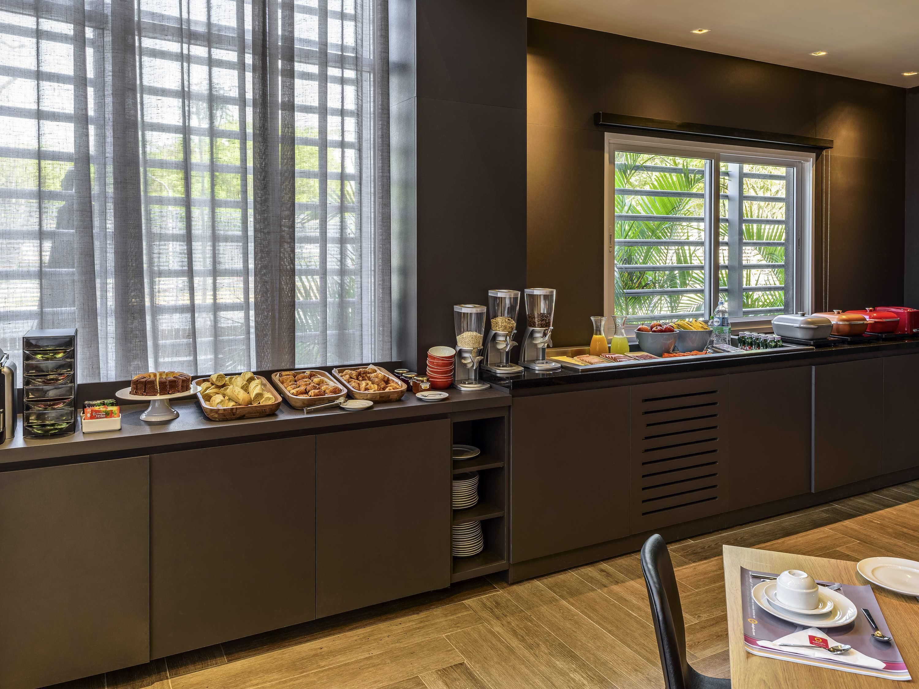 Daily buffet breakfast (BRL 72 per person)