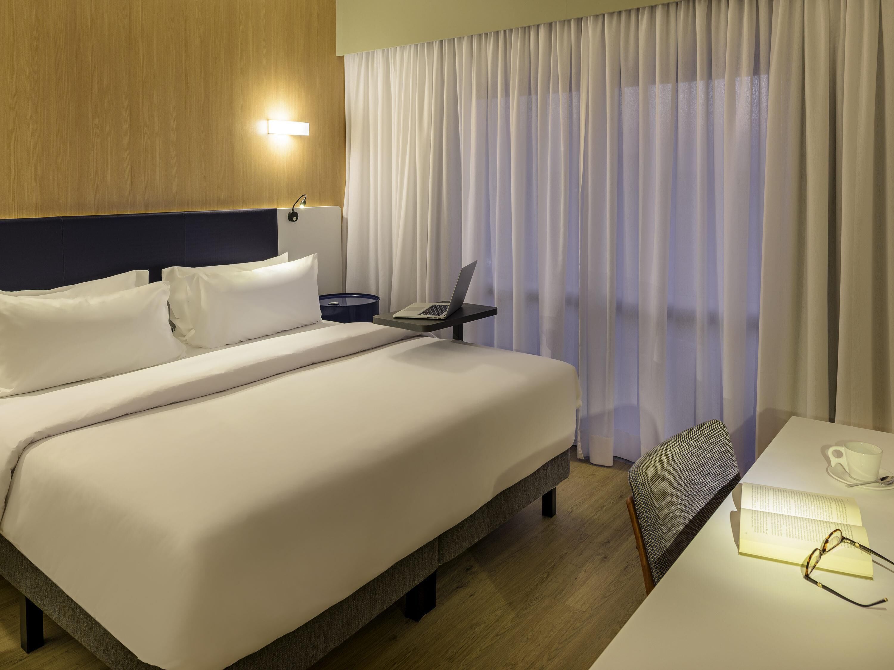 Apartament superior, 1 llit de matrimoni gran, cuina | Caixa forta a l'habitació, escriptori i cortines opaques 