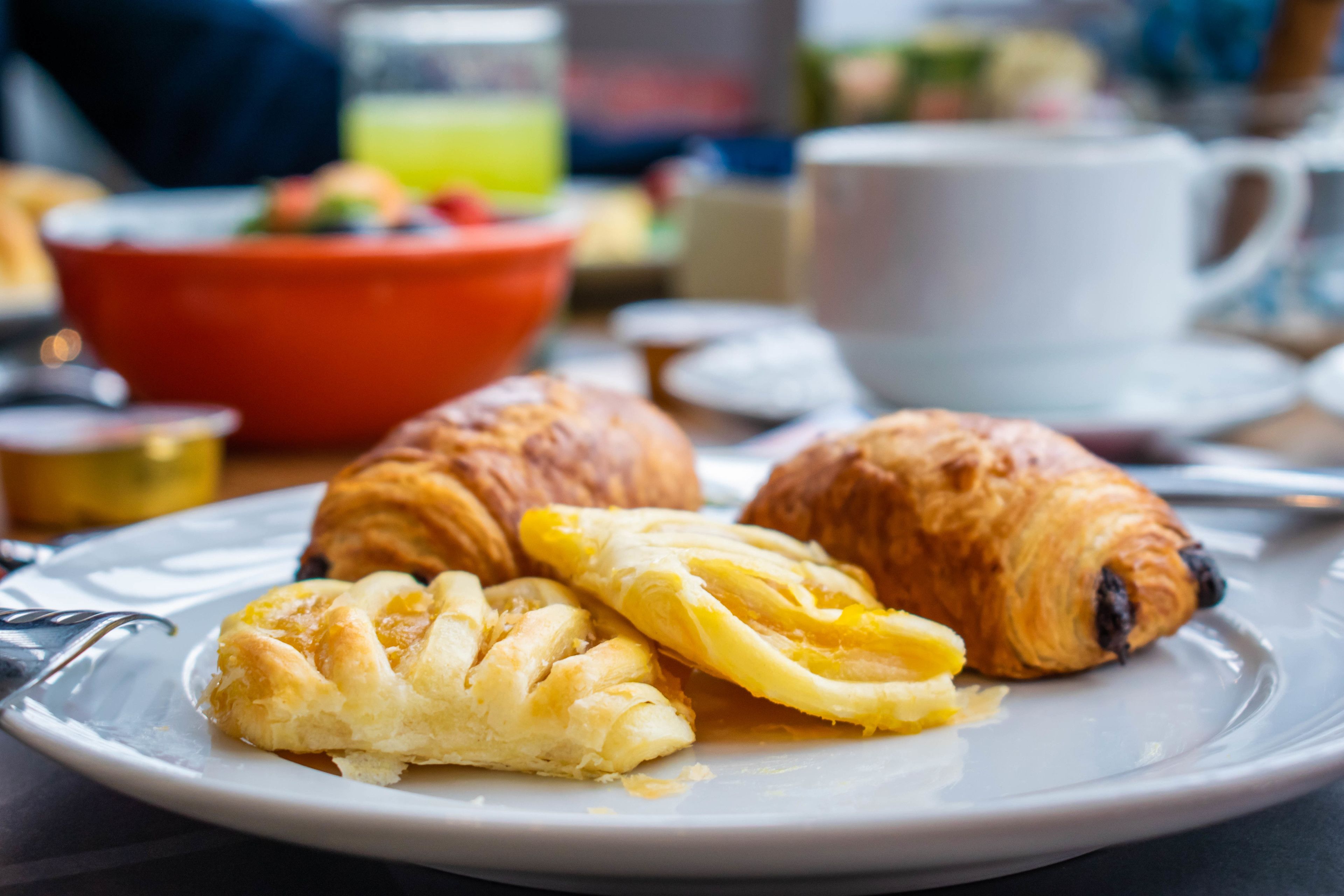 daily buffet breakfast (brl 72 per person)