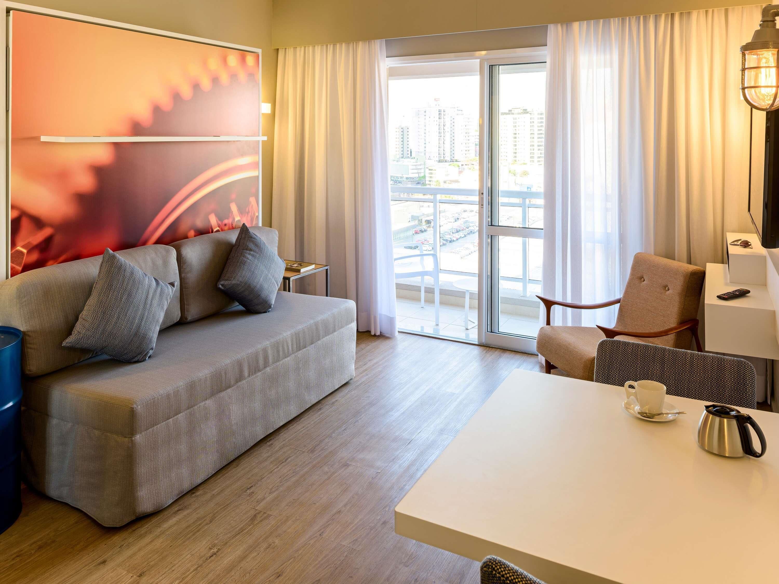 Apartamento Deluxe, 1 cama doble con sofá cama, cocina | Caja fuerte, escritorio, cortinas opacas y sistema de insonorización