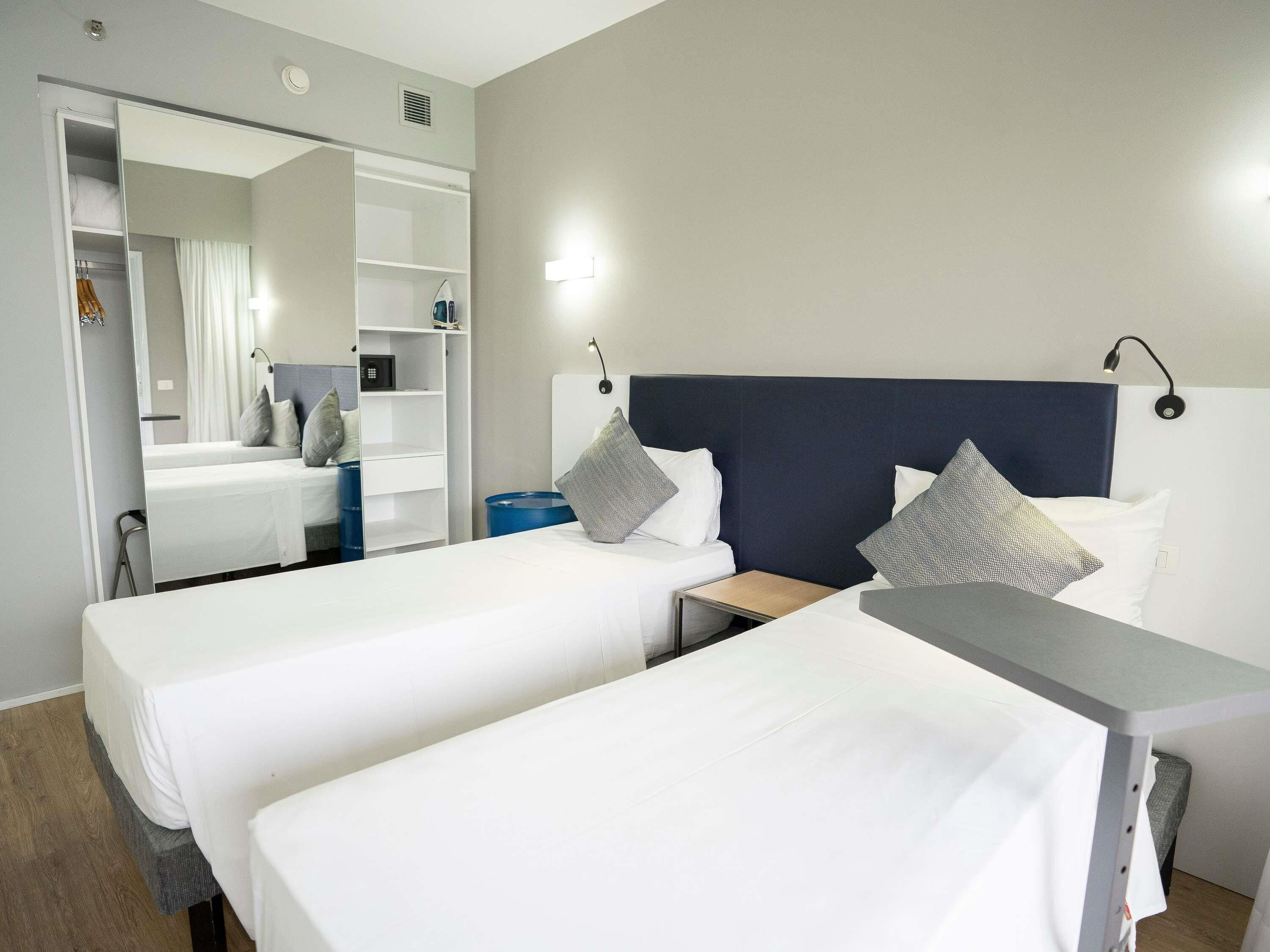 Apartamento superior, 2 camas individuales, cocina | Caja fuerte, escritorio, cortinas opacas y sistema de insonorización