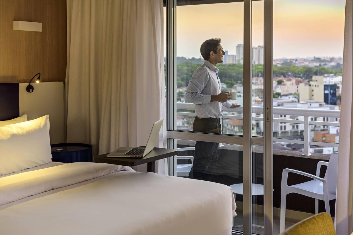 Estudi, 1 llit doble, cuina | Caixa forta a l'habitació, escriptori i cortines opaques