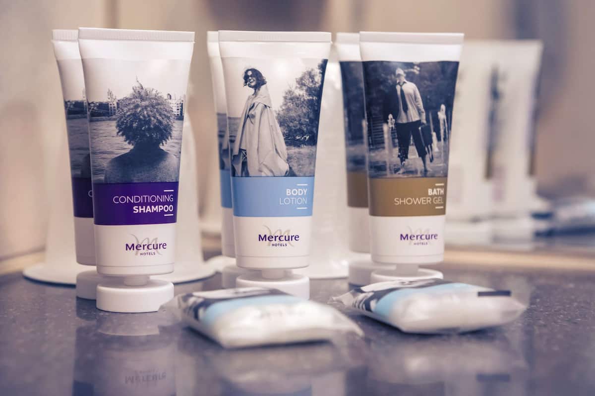 room, 1 double bed | hypo-allergenic bedding, in-room safe, desk, blackout curtains