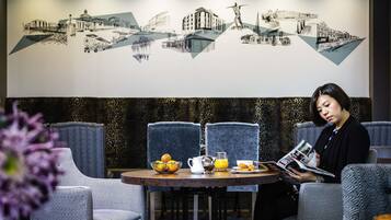 Bar (trong khuôn viên)