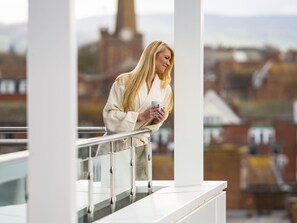 Superior Room, 1 King Bed, Balcony