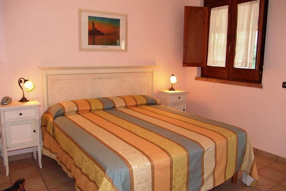 Standard Double Room | Minibar, in-room safe, desk