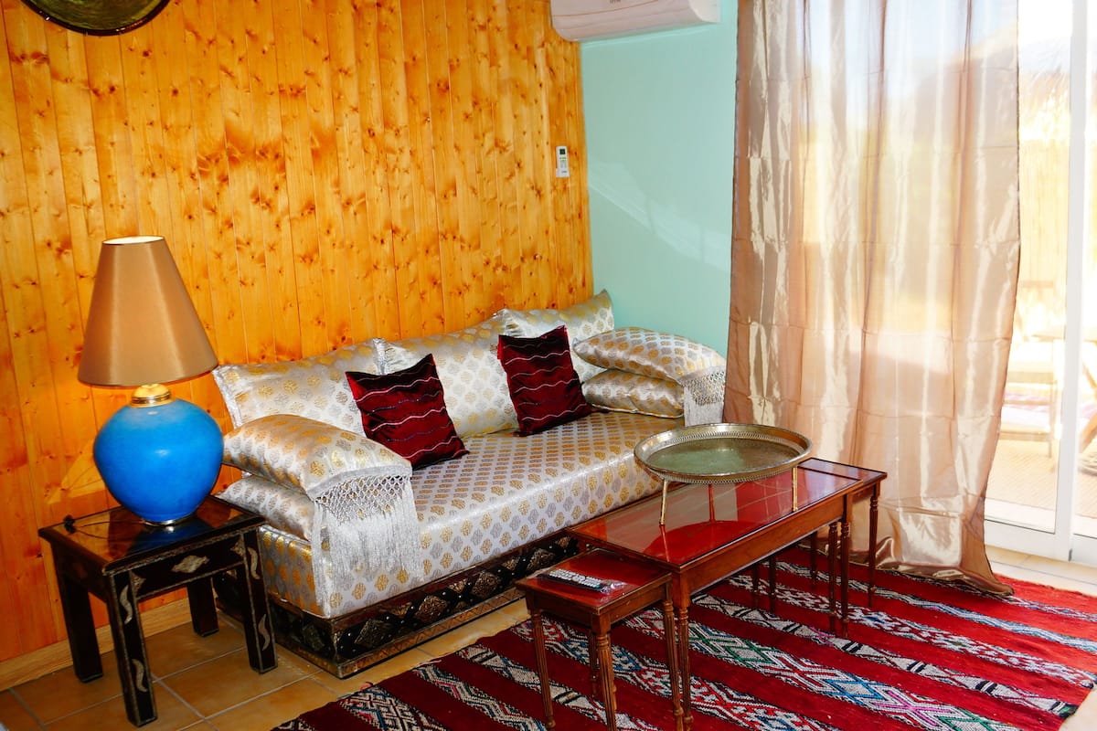 Deluxe Studio | Living area