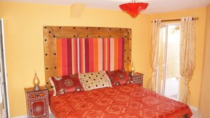 Studio, 1 Bedroom | Rollaway beds, free WiFi - Inn Seventies Cheap & Chic II (Lagos)