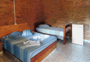 标准三人房 | 迷你吧、免费 WiFi、床单