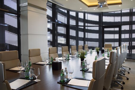 Pearl Rotana Capital Centre - Image 10