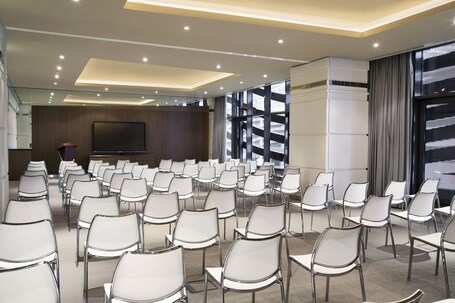 Pearl Rotana Capital Centre - Image 15