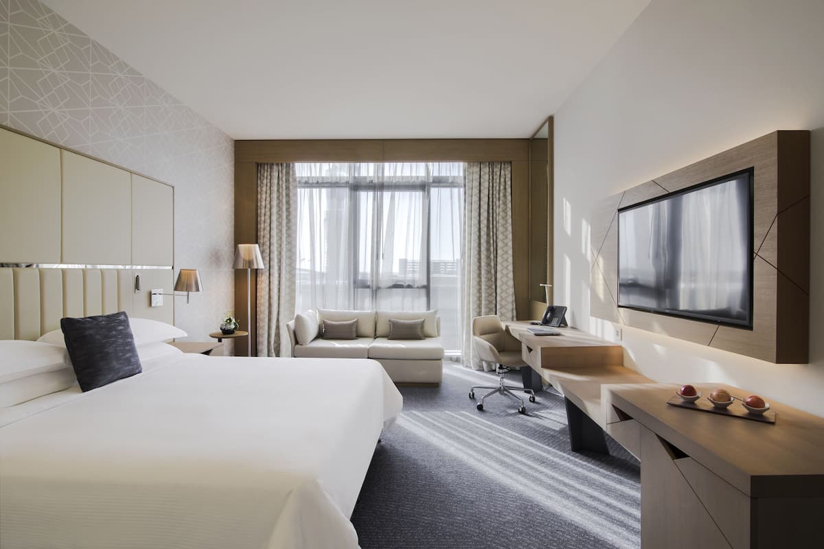 Hypo-allergenic bedding, down duvets, minibar, in-room safe