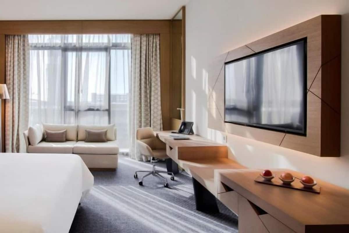 Hypo-allergenic bedding, down duvets, minibar, in-room safe