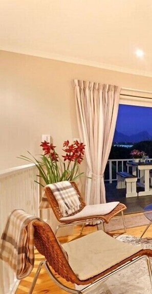 Maple Cottage | Living area