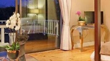 Maple Cottage | 2 bedrooms, in-room safe