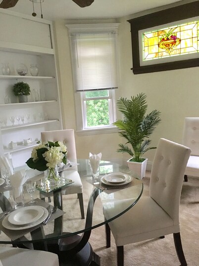 Enjoy the best of Pittsburgh in comfort: Only minutes from Downtown !