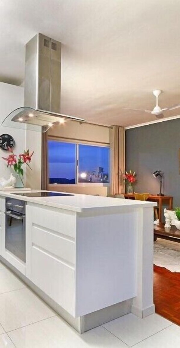 Loft Confort, 1 habitación | Cocina privada | Frigorífico grande, microondas, horno y placa de cocina