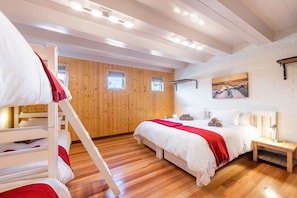 Iron/ironing board, free cribs/infant beds, free WiFi, bed sheets - Trails End Bike Hotel (Grabouw)