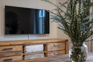 Television - Vino Self Catering Apartment (Stellenbosch)