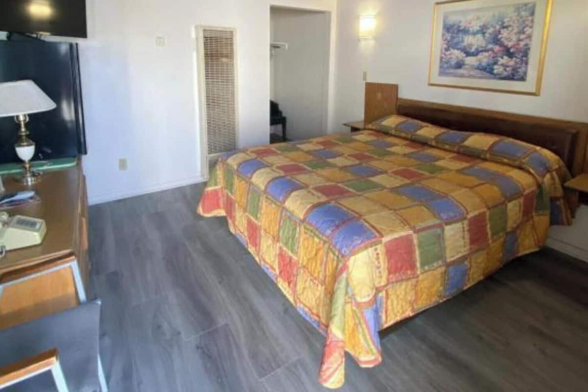 Skrivbord, gratis wi-fi och sängkläder