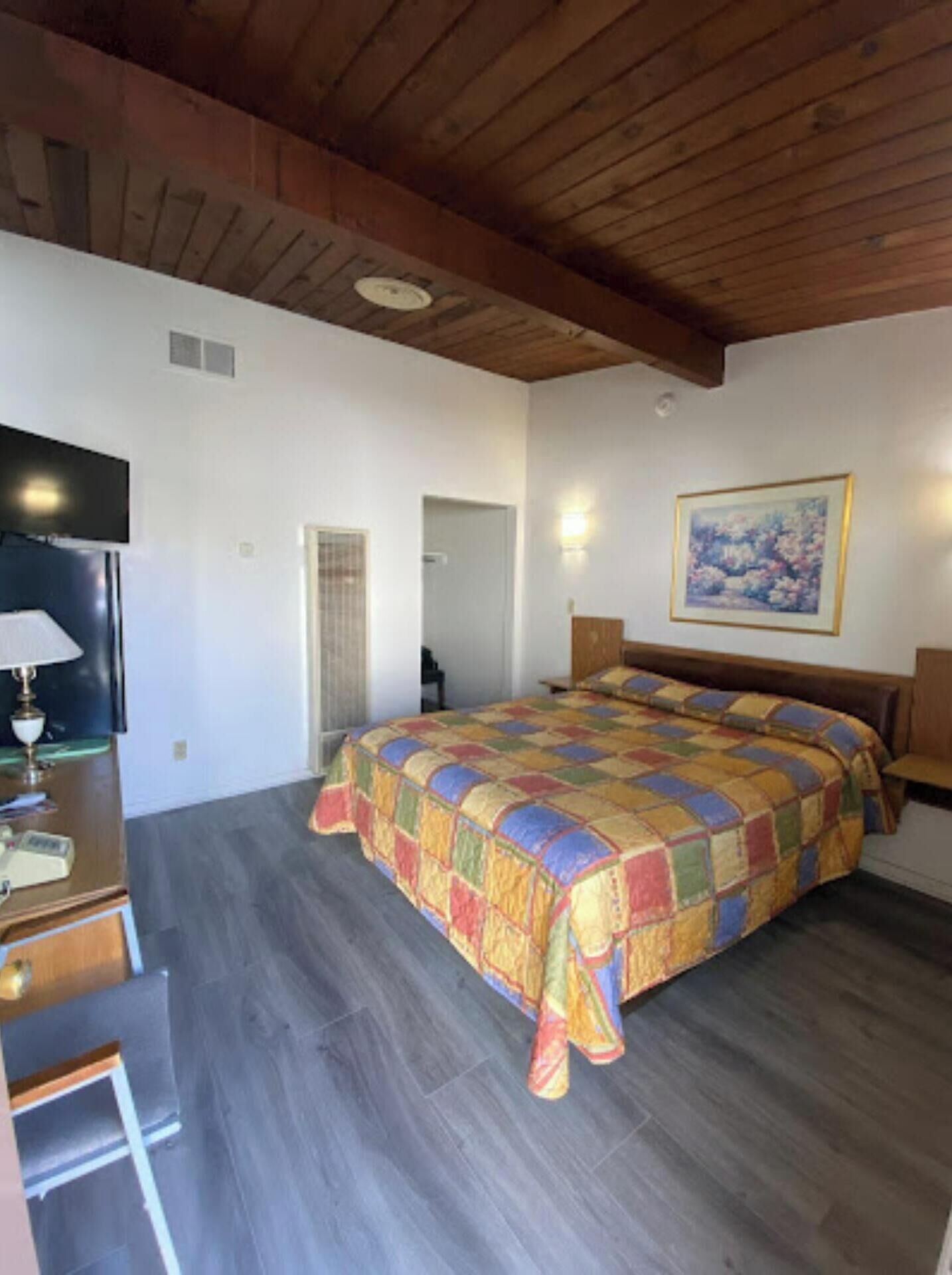 Rum - 1 queensize-säng - icke-rökare | Skrivbord, gratis wi-fi och sängkläder