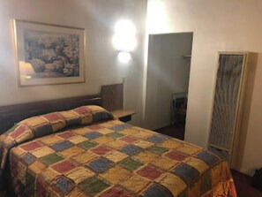 客房, 1 张大床, 无烟房, 简易厨房 | 办公桌、免费 WiFi、床单