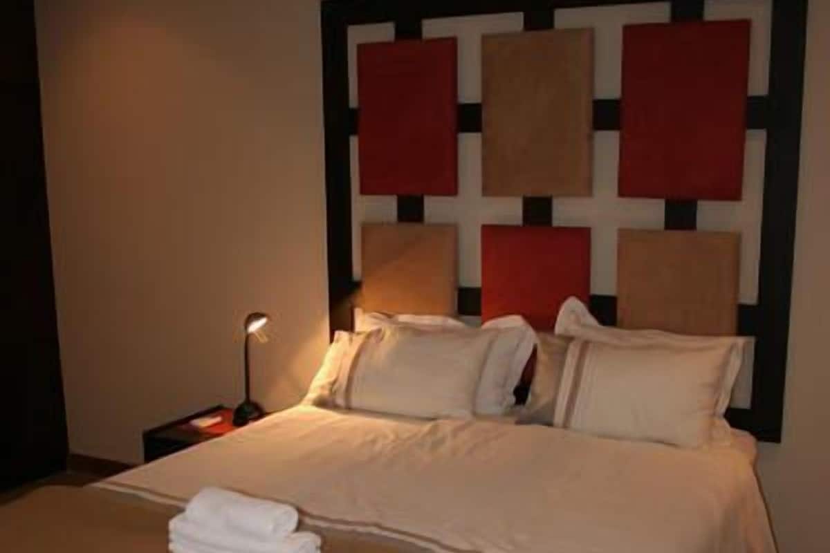 Minibar, in-room safe, desk, free WiFi