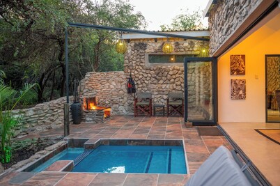 Foxy Crocodile Bush Lodge & Kruger Safaris