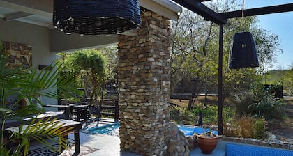 Foxy Crocodile Bush Lodge & Kruger Safari's - No Loadshedding