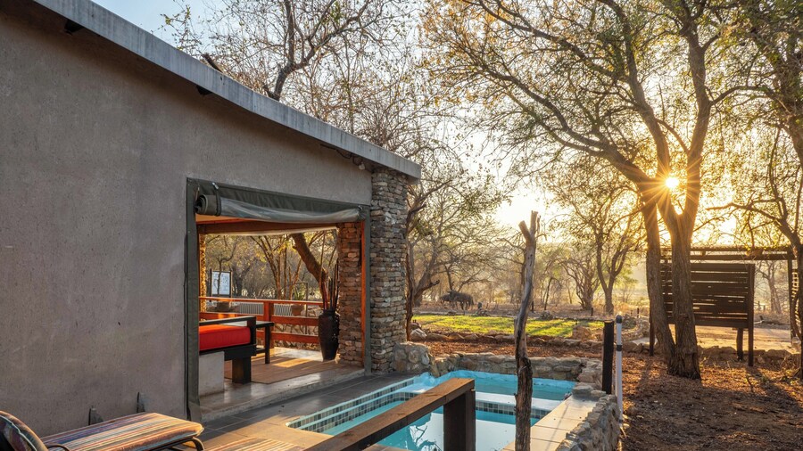 Foxy Crocodile Bush Lodge & Kruger Safaris