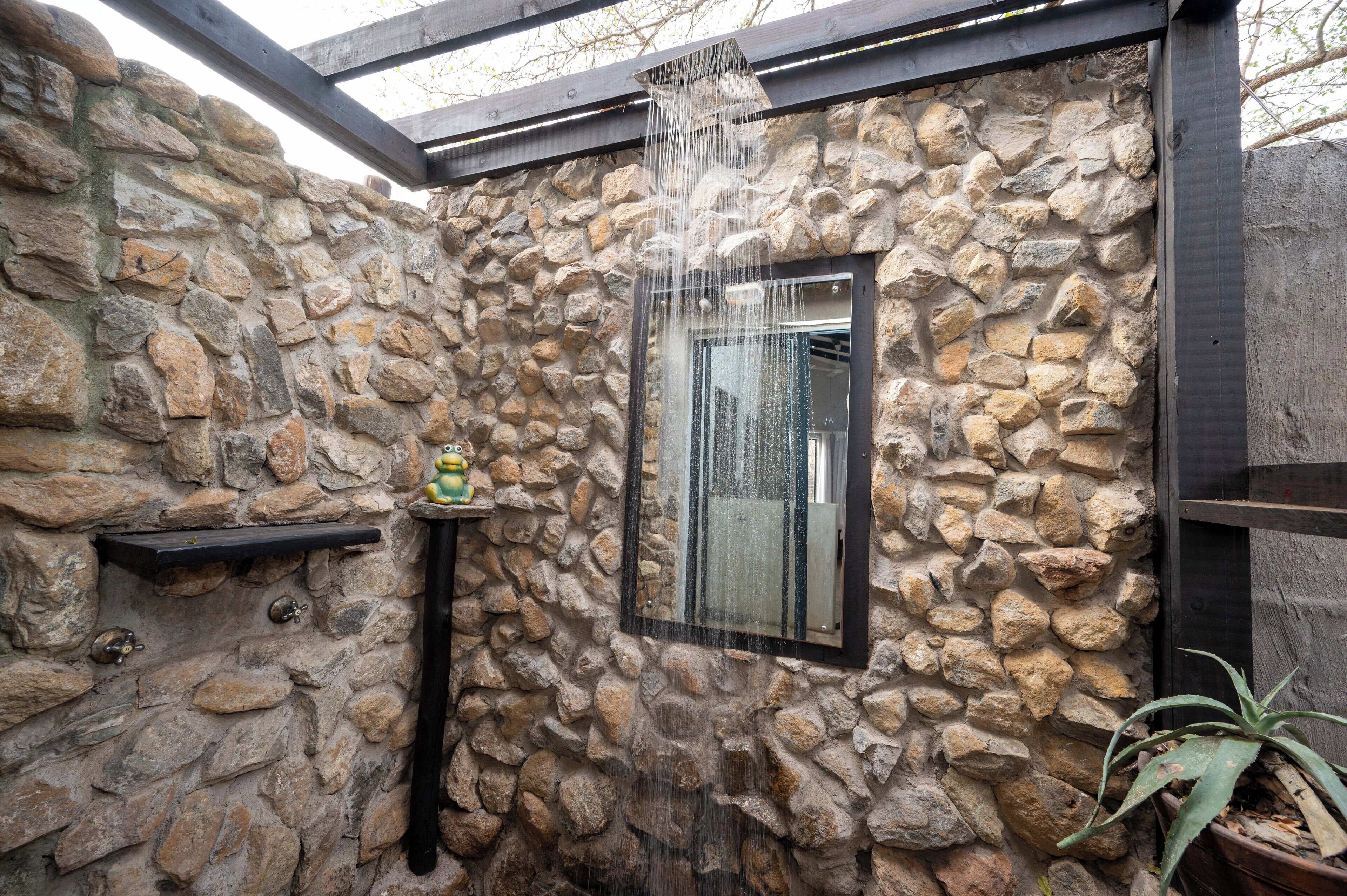 Superior Villa | Bathroom | Free toiletries, hair dryer, towels, soap