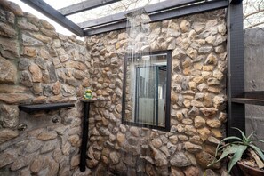 Superior Villa | 浴室 | 免费洗浴用品、吹风机、毛巾、肥皂