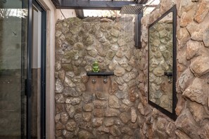 Superior Villa | Bathroom | Free toiletries, hair dryer, towels, soap