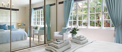 Hout Bay Beach Cottage | 3 bedrooms, premium bedding, in-room safe, desk