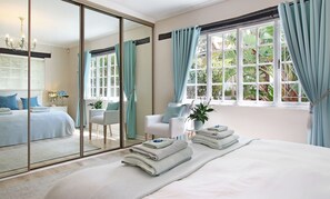 Comfort cottage, 3 slaapkamers | 3 slaapkamers, luxe beddengoed, een kluis op de kamer, een bureau