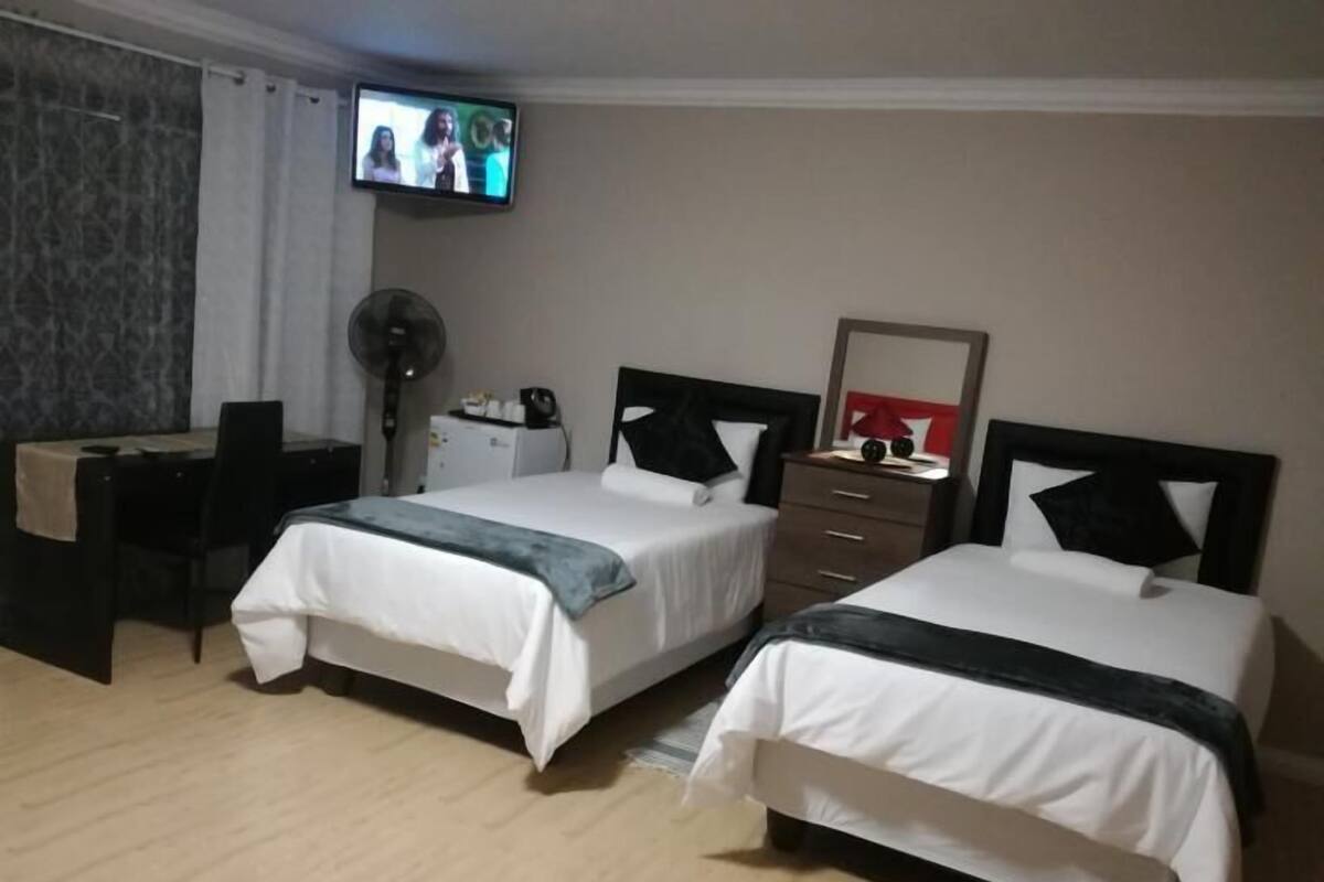 Family Room, 2 Bedrooms | WiFi (free)