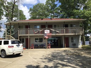Front of property - Andrew's Lakeside Resort (Monticello)