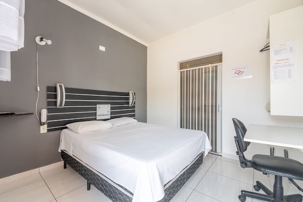 Double Room | Desk, free WiFi, bed sheets