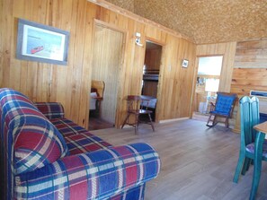 Stuga Basic - 2 sovrum - vid sjön | Vardagsrum | Nya filmer