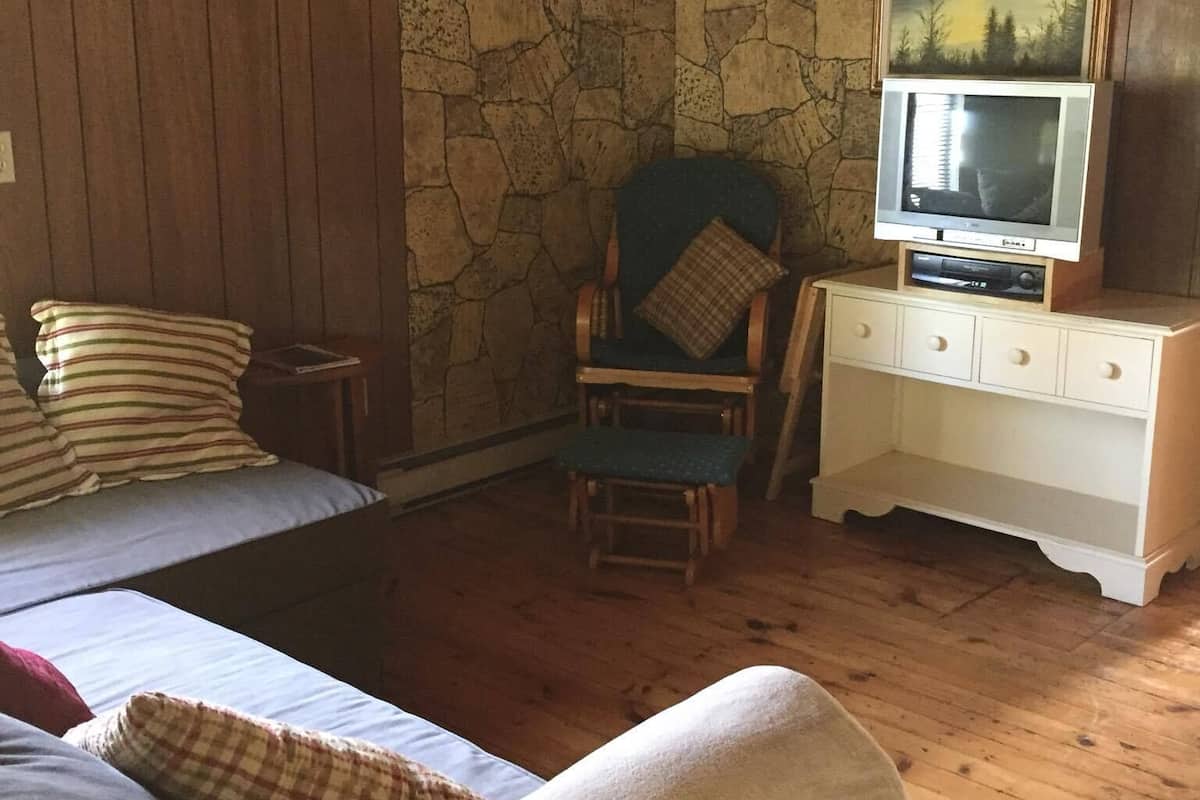 Cottage 5, 2 Bedrooms | Living area | First-run movies