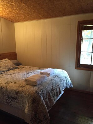 Basic Cottage, 2 Bedrooms - Maple Grove Cottages (Central Manitoulin)