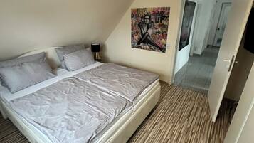 2 bedrooms, iron/ironing board, WiFi (free), bed sheets