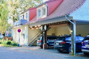 Property grounds - Comfortable mod. Apartment -Lighthouse-(95m2) in the middle of Steinhude, WLAN, wallbox, parking lot (Wunstorf)