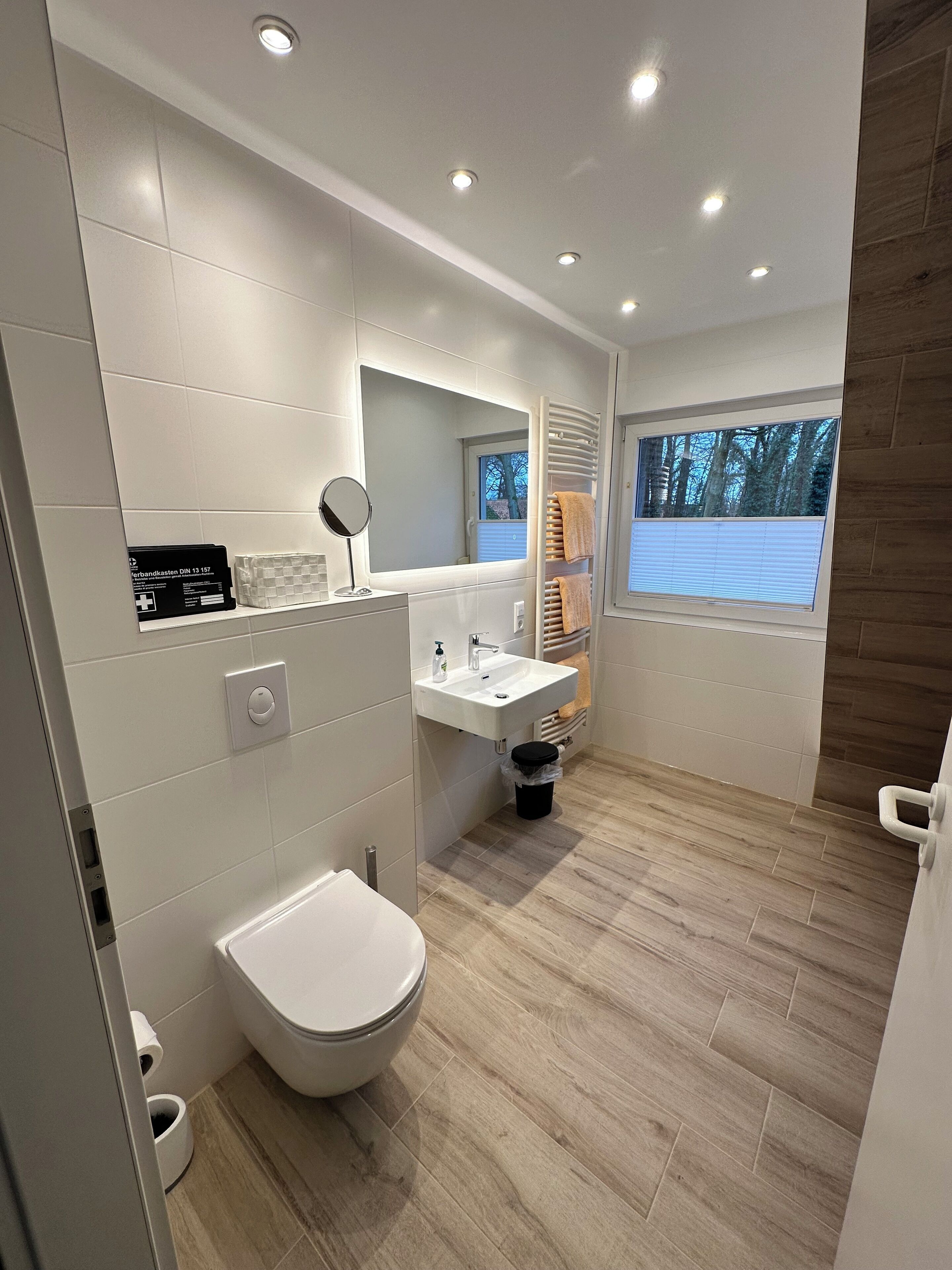 Combined shower/tub, hair dryer, towels, soap