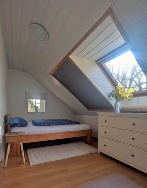 3 habitaciones, escritorio, tabla de planchar con plancha y wifi gratis 