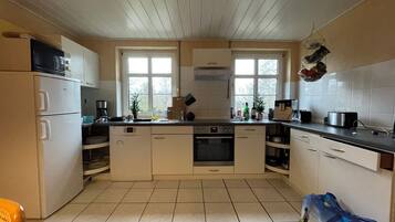 KylskÄp, mikrovÄgsugn, ugn och spishÀll