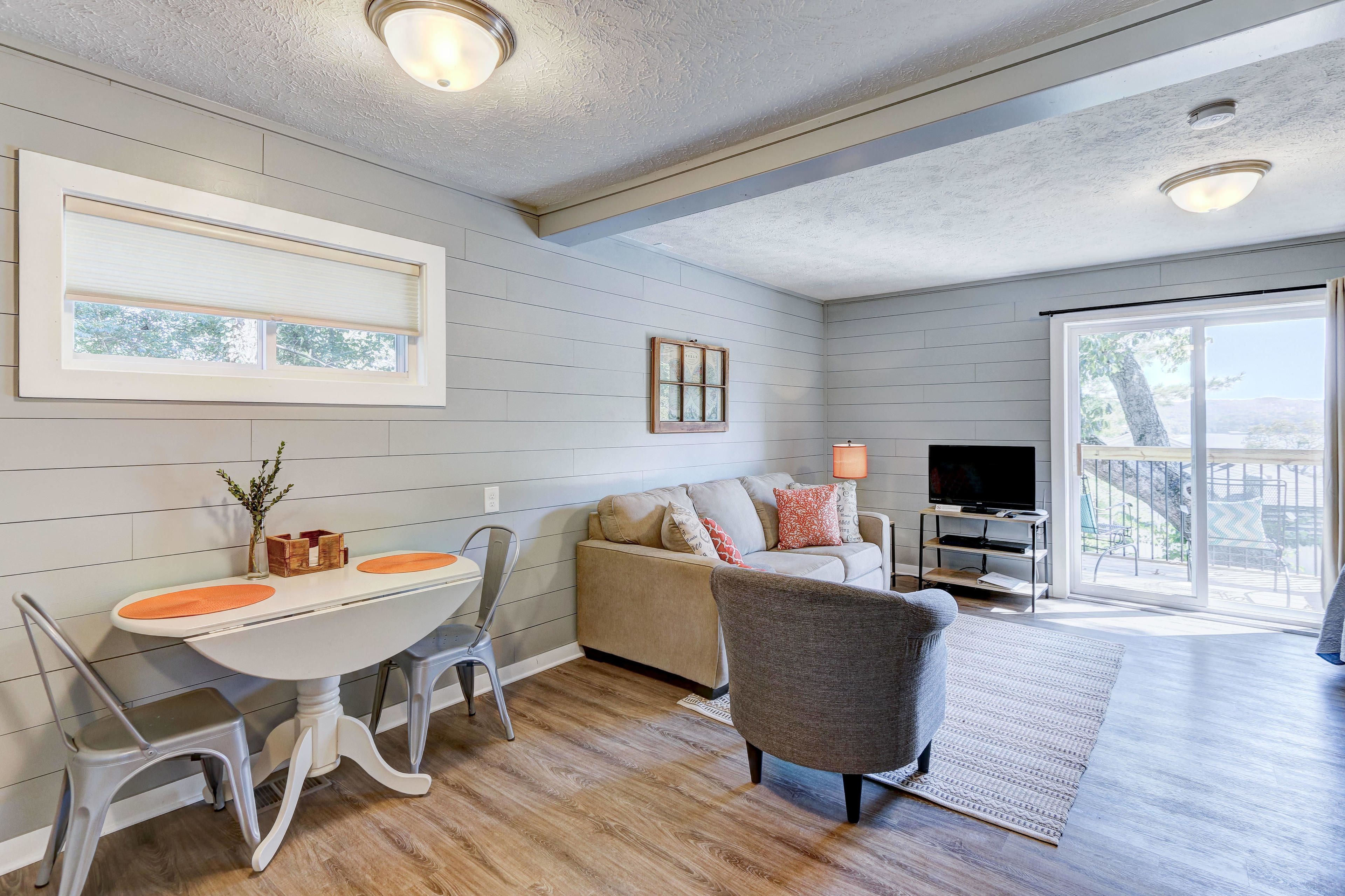 Oak | In-room dining