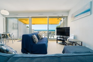 Smart TV, video games, books, stereo - Appart T3 for 6 people DRC, in front of the sea with private access direct beach (Mauguio)