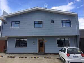 Front of property - Hostal La Base (Natales)