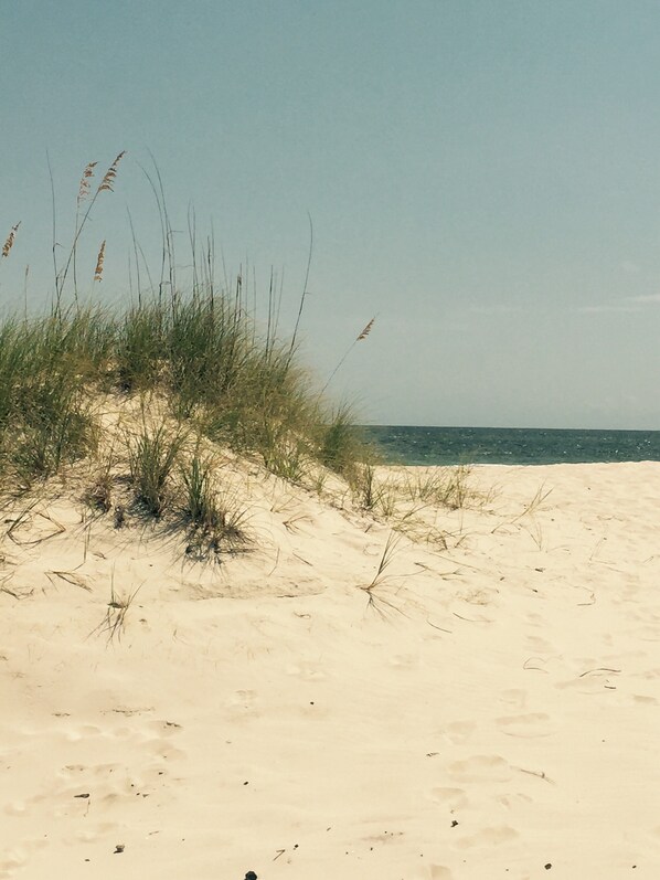 On the beach - STEPS from the Beach - Private Access! -As Seen On TV- Accommodates 9 (Gulf Shores)